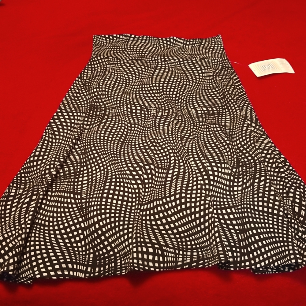 LuLaRoe Azure Skirt, Black and White Geometrical look, XS, NWT